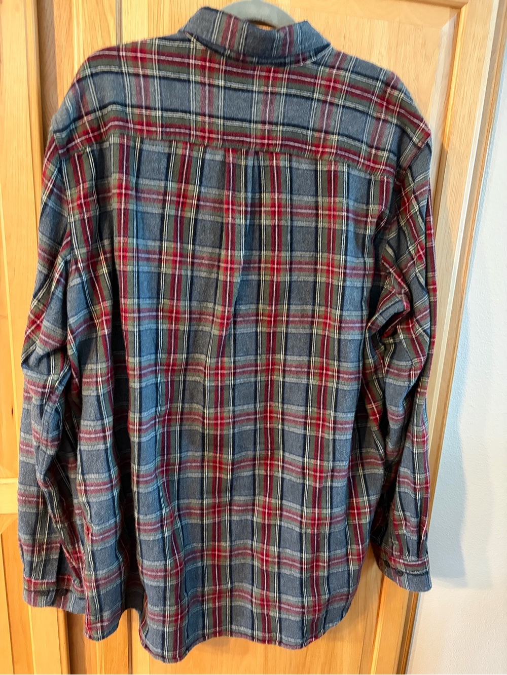 L.L. Bean Men's Navy and Red Plaid Button-Down Shirt - Picture 2 of 4
